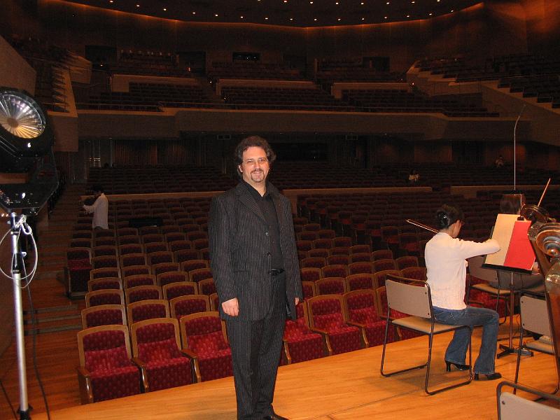 Alessandro Pierfederici alla Suntory Hall di Tokyo in occasione di Turandot.JPG